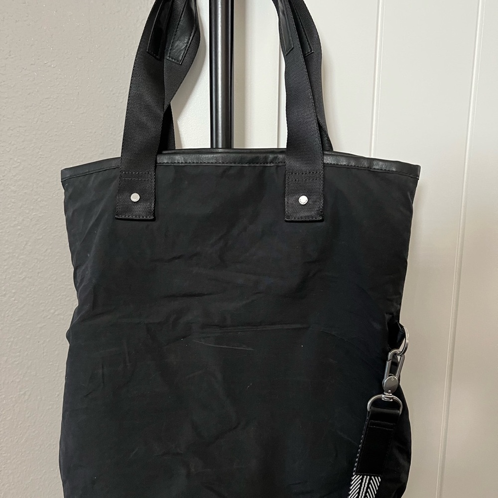 COPY - Lululemon black nylon bag with inserts - Picture 6 of 6